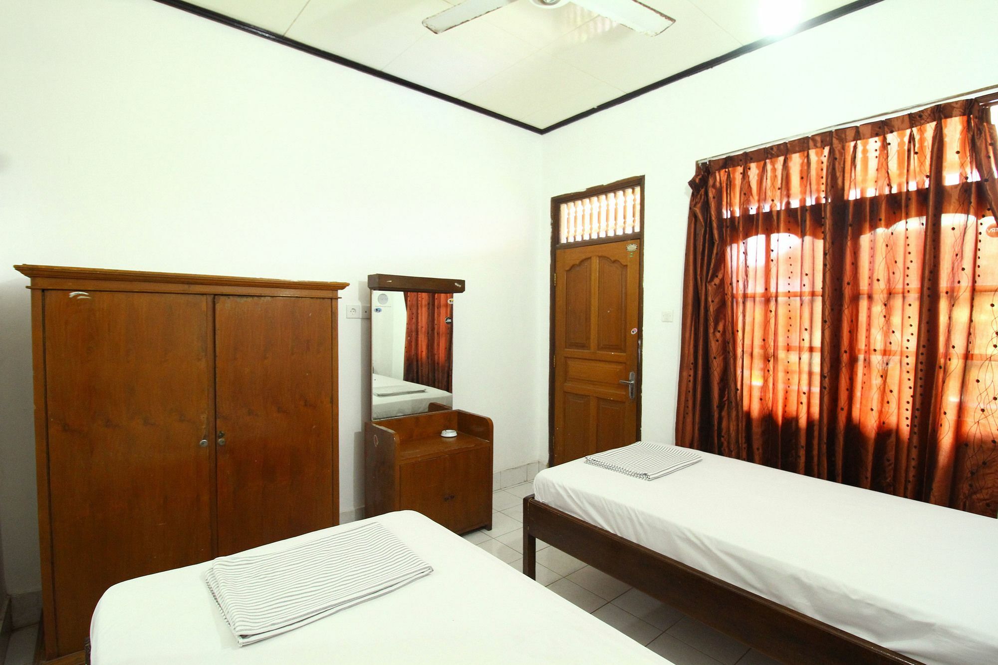 Dua Dara Inn Kuta ليجيان المظهر الخارجي الصورة