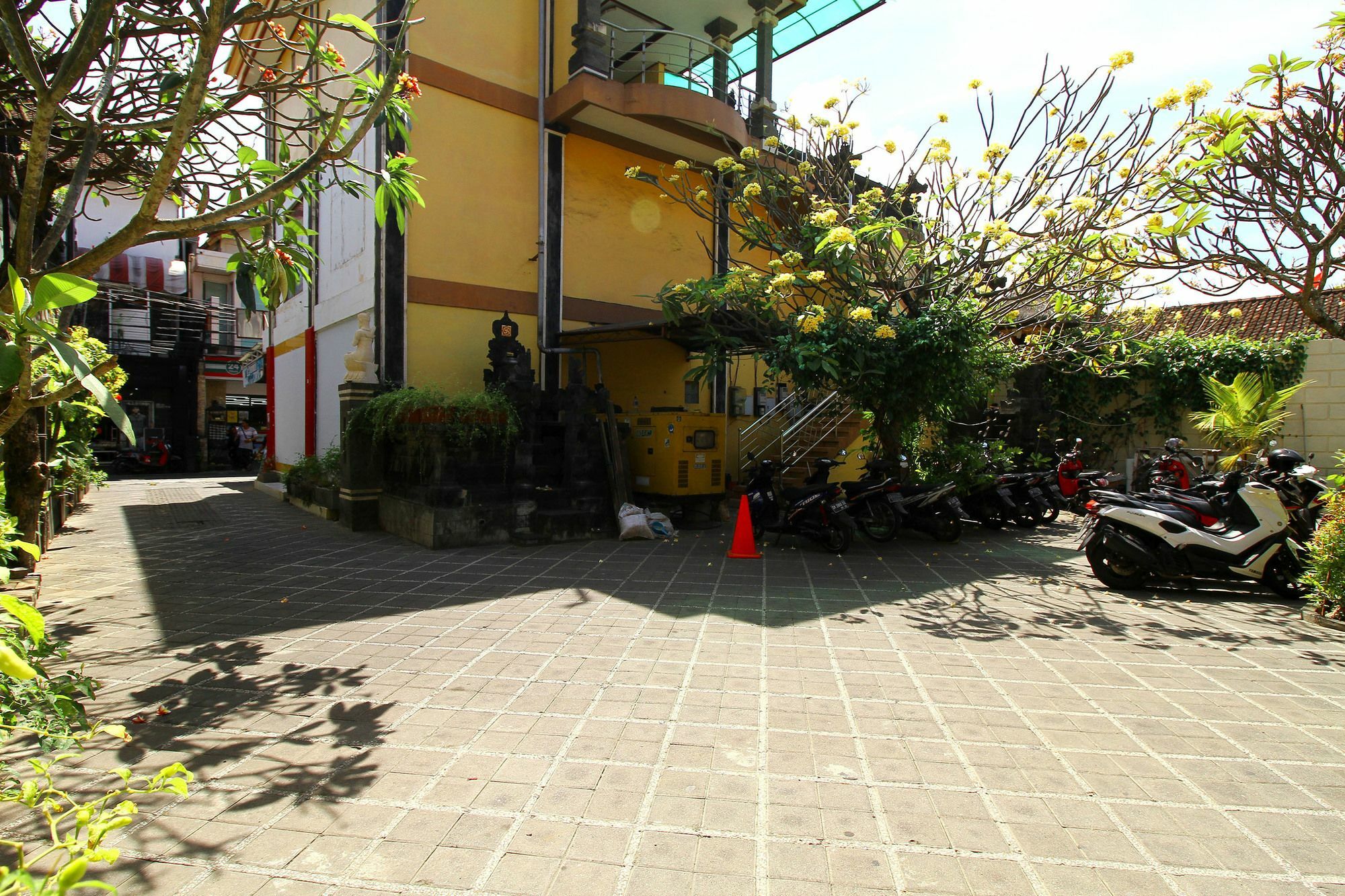 Dua Dara Inn Kuta ليجيان المظهر الخارجي الصورة
